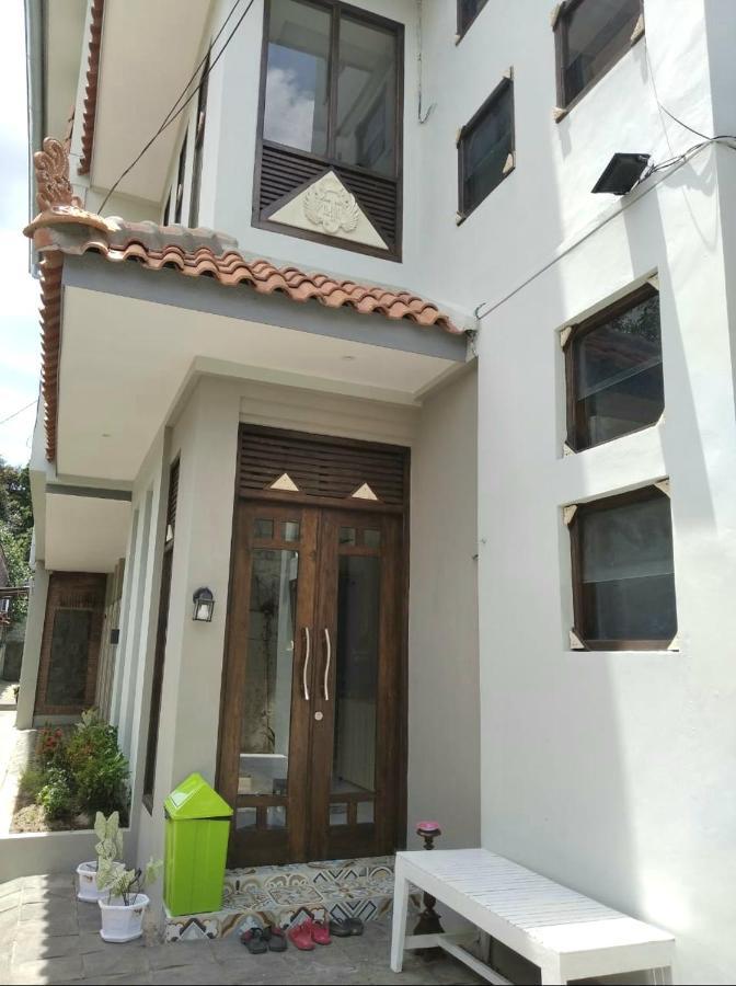 Sabi Guest House - Strategic Family -Married Couples Only- Hostel In Prawirotaman Γιογκιακάρτα Εξωτερικό φωτογραφία