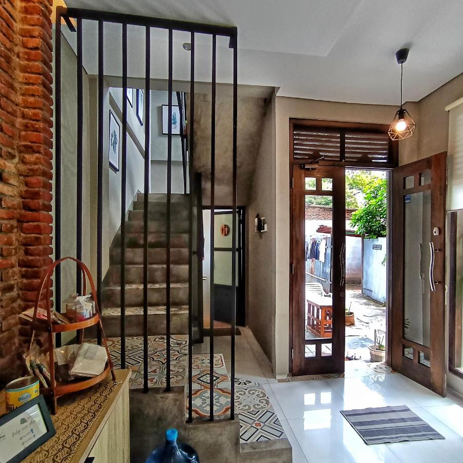 Sabi Guest House - Strategic Family -Married Couples Only- Hostel In Prawirotaman Γιογκιακάρτα Εξωτερικό φωτογραφία