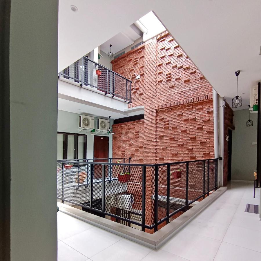 Sabi Guest House - Strategic Family -Married Couples Only- Hostel In Prawirotaman Γιογκιακάρτα Εξωτερικό φωτογραφία